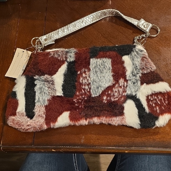 (J8) Black and White Shoulder Bag with Patchwork Fur Design - Picture 2 of 4